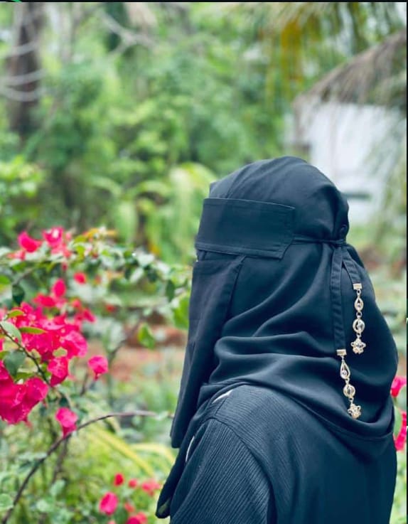 Back Chain Niqab 9 Inch